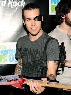 The Adventures of Suzy Homemaker: Oh I hate you Pete Wentz