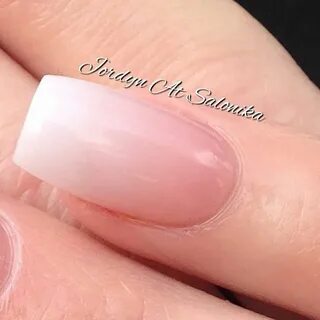 BEAUTIFUL ombré nails by @jordynjnl using Tammy Taylor Natur