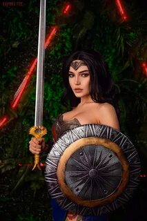 Cosplay Wonder Woman (DC Comics) by Kalinka Fox (NSFW) G4SKY