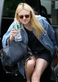 Dakota Fanning Upskirt is ALL Yellow - Taxi Driver Movie