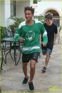 Jaden Smith & Moises Arias Sprint for Their Sushi!: Photo 29