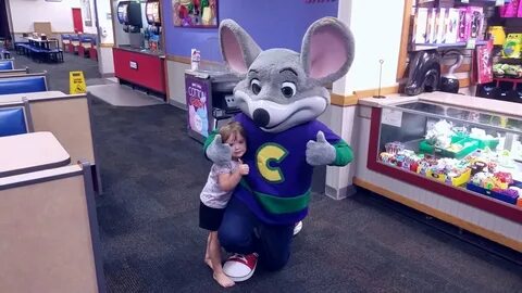 Chuck E. Cheese Happy Dance! - YouTube