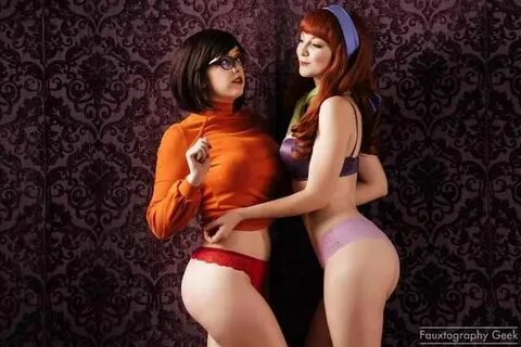 Jeepers! Daphne Blake From Scooby Doo Cosplay Is Unbelievabl