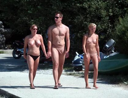 Nudists family nude beach - VoyeurPapa.