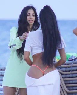 Kim Kardashian In Bikini Photoshoot At Beach In Miami - Cele