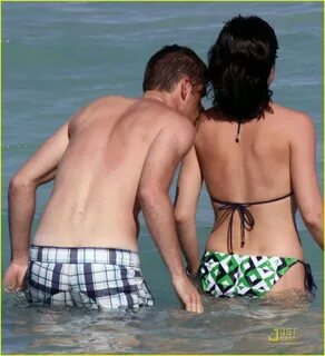 Selma Blair & Mikey Day: Life's A Beach: Photo 1775801 Bikin