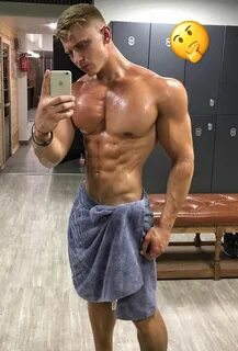 Pin by Vaquero Galactiko on Selfies Sexy men, Muscular men, 