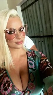 Maryse mom boobs