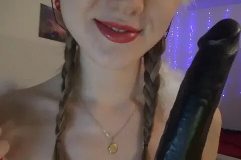 Peas And Pies Christmas Blowjob ASMR Video - Sexythots.com