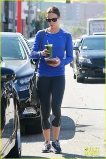 Emily Blunt likes green smoothies too! Emily blunt, Emily bl