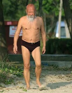 Long white beard old man in black underwear on the beach - 精