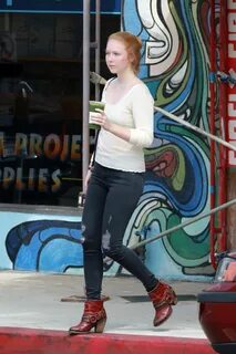 MOLLY QUINN Out and About in Studio City 13/09/2017 - HawtCe