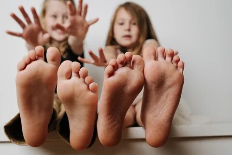 Gut bei Fuß: So bleiben deine Füße fit - Kleine Kinderzeitung 