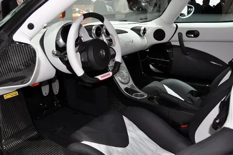 Koenigsegg Agera R - самый мощный суперкар.