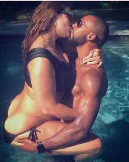 Эшли Грэм: страстное фото с мужем в бассейне