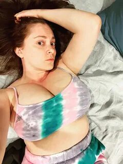 Rachel Bloom Breast Reduction: Before and After Photos