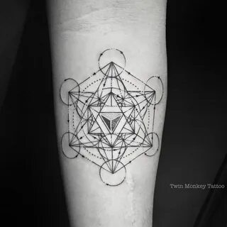 METATRON!! #twinmonkeytattoo #tattoo #cube #lineart #magicin