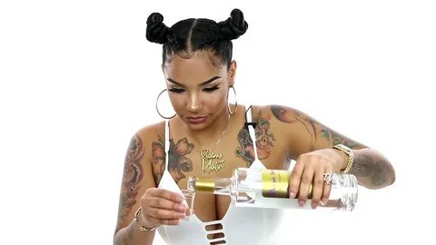 Roxxanne Montana Taste Tests Boosie Badazz "Boosie Juice" Vo