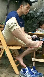 hotbarefootboys worshipper feet в Твиттере: "Hot barefootguy