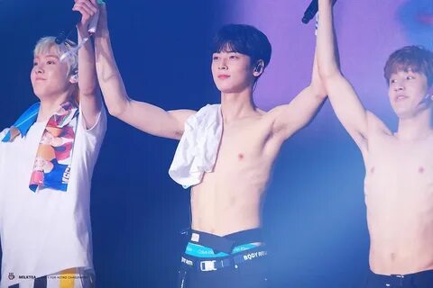 ASTRO Cha Eunwoo Revealed His Abs To Lucky Fans - Koreaboo C