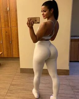 Girls in Yoga pants pt3 - leenks.com