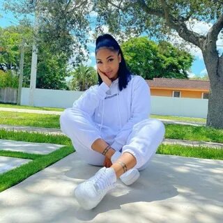 Shenseea Biography: Age, Husband, Siblings, Net Worth & Pict