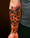 Тату огненный череп на предплечье у парня - фото татуировок