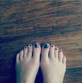 Lindy Booth's Feet wikiFeet