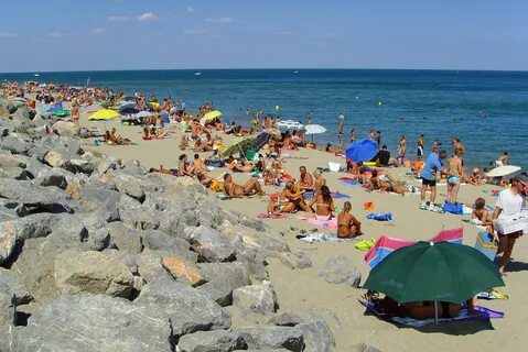 File:Leucate Plage (Aude), crowded northern beach.jpg - Wiki