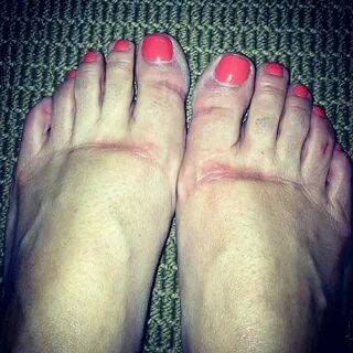 Sara Evans Feet (35 pictures) - celebrity-feet.com