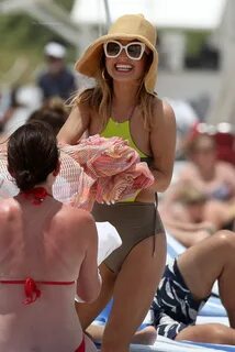 Giada De Laurentiis Relaxes with Shane Farley on the Beach i