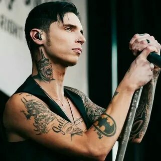 Pin by ⓜ ⓞ ⓞ ⓝ on Andy Biersack Andy black, Andy biersack, B