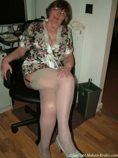 archive of old women: Mature Erotica Full Sets