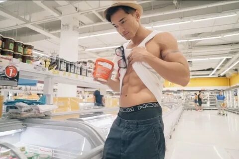 Stefan Wong Gives Himself a 6-Pack for 40th Birthday - Jayne