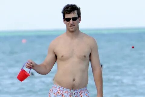 Eli-manning-shirtless-pool-04022012-04_crop_650 The Gear Pag