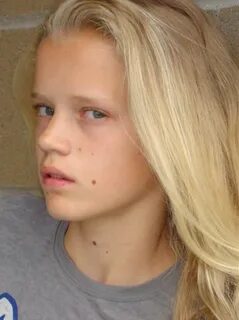 Polaroids Brittany McPhee S/S 10 (Polaroids/Digitals) from i.mdel.net. 