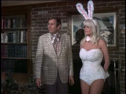 Paul Lynde and Carol Wayne on Bewitched. Carole, Wayne, Curv