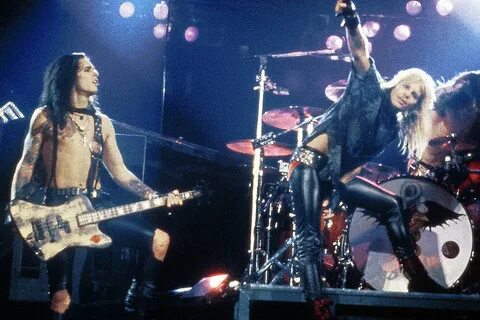 30 Years Ago: Motley Crue Launch Dr. Feelgood Tour With Club
