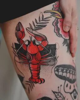 Lobster ✨ done in Canada with @pirattattoomachines #tattoo #