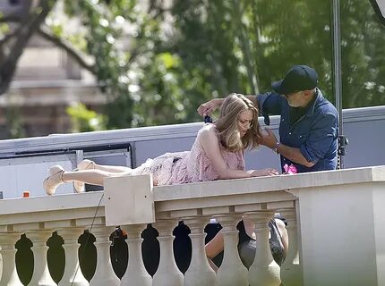 Amanda Seyfried - on the set of a photoshoot in Paris 6 - 11