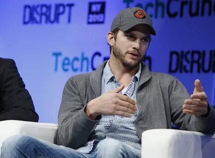 https://nudetits.org/ashton+kutcher+buldge