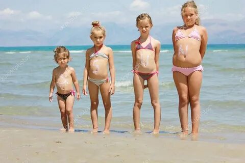 Kinder am sonnigen Strand - Stockfotografie: lizenzfreie Fot