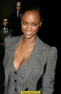 Tyra Banks shows cleavage paparazzi shots