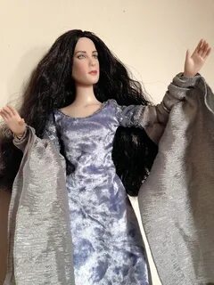 Tonner Arwen Evenstar Beautiful Lord of the Rings doll bas. 