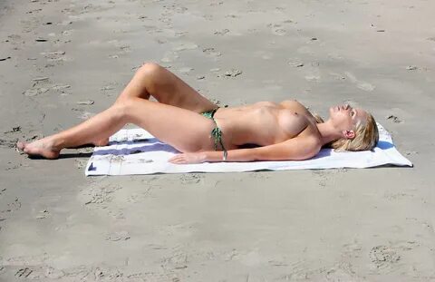RIMBAUD: Femmes sur la plage / Sophie Monk I