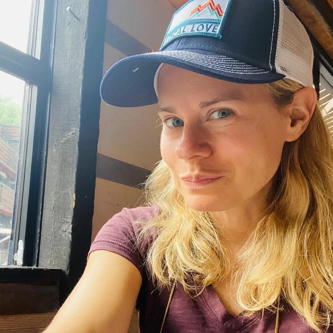 Celia Keenan-Bolger в Instagram: "Getting away to the mountains of CO ...