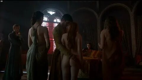 Scènes avec filles nues dans Game Of Thrones (part2) .