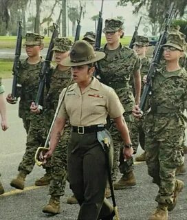 USMC 🇺 🇸 Female Drill Instructor SDI Gy Sgt. L. Carter Plato