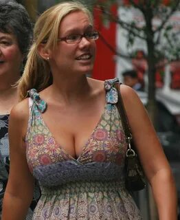 Huge tits in the street - Admos.eu