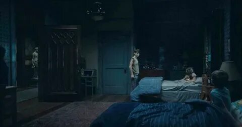 Netflix Haunting of Hill House screenshot - bedroom House on